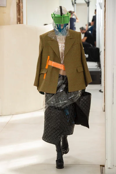 Look 12